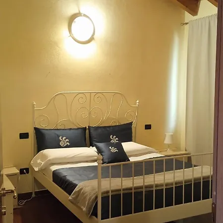 Bed & Breakfast Diffuso Vulcano Village Castro (Lombardy)