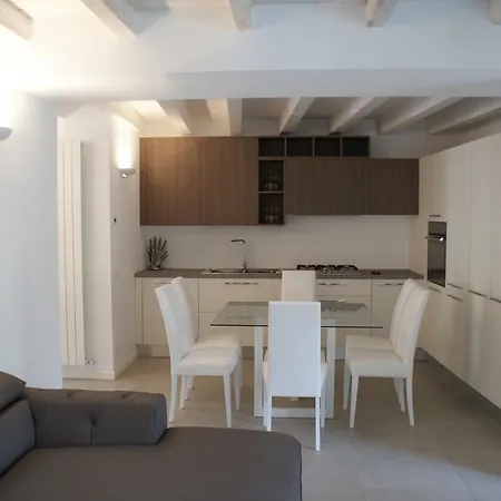 Bed and breakfast Diffuso Vulcano Village Castro (Lombardy)