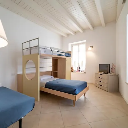 Diffuso Vulcano Village Bed & Breakfast Castro (Lombardy)
