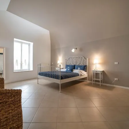 Diffuso Vulcano Village Bed & Breakfast Castro (Lombardy)