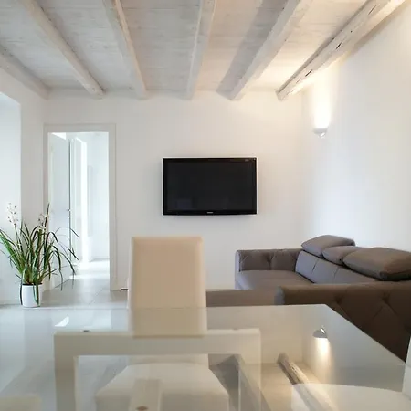 Bed & Breakfast Diffuso Vulcano Village Castro (Lombardy)